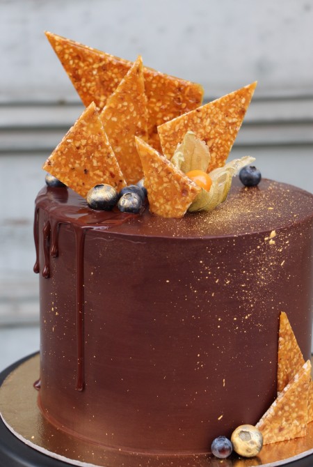 Csokikabátos torta - grillázs vitorlákkal