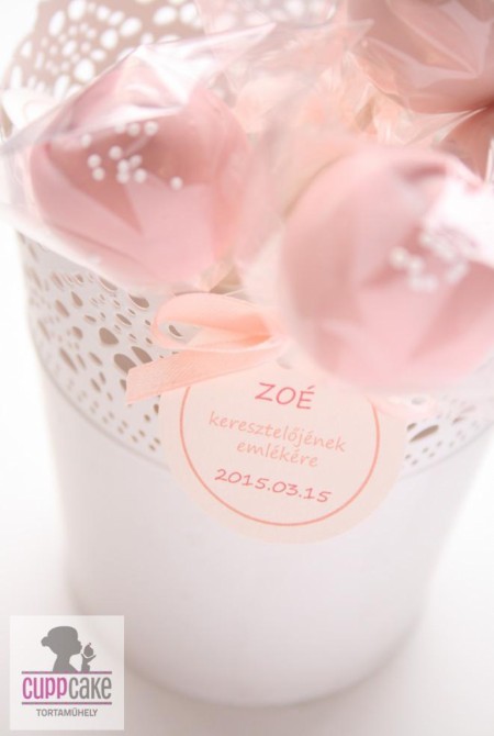 Csomagolt cake pop címkével
