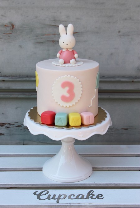 Miffy torta lufikkal