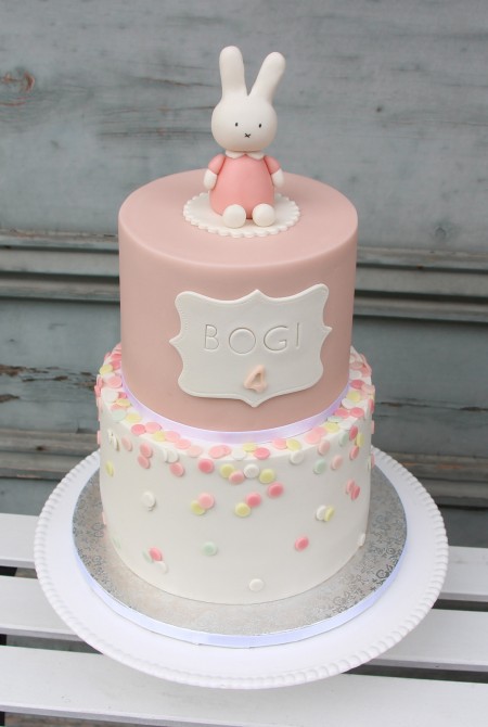 Miffy torta pöttyökkel