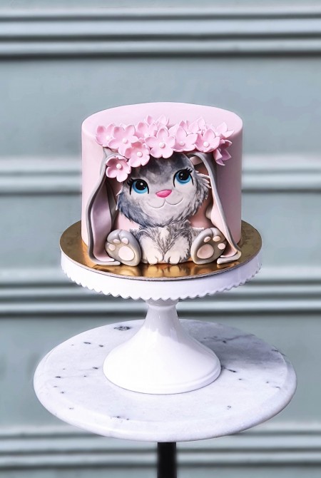 Nyuszi torta marcipán virágokkal