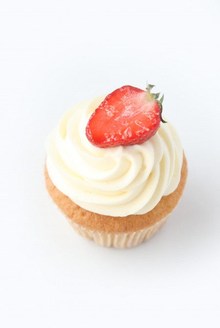 Epres fehércsokoládés cupcake 1590Ft / db